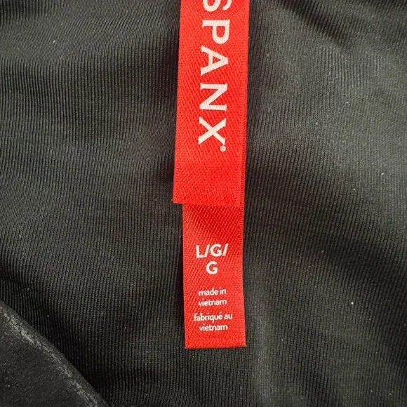 Faux Leather Moto Leggings | Very Black
Spanx / large pet & smoke free - Picture 6 of 6